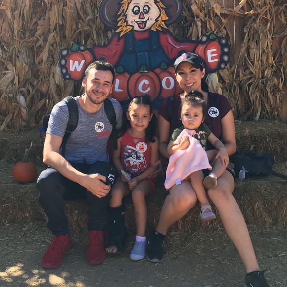 Meet your Posher, Carlos - Picture 1 of 1